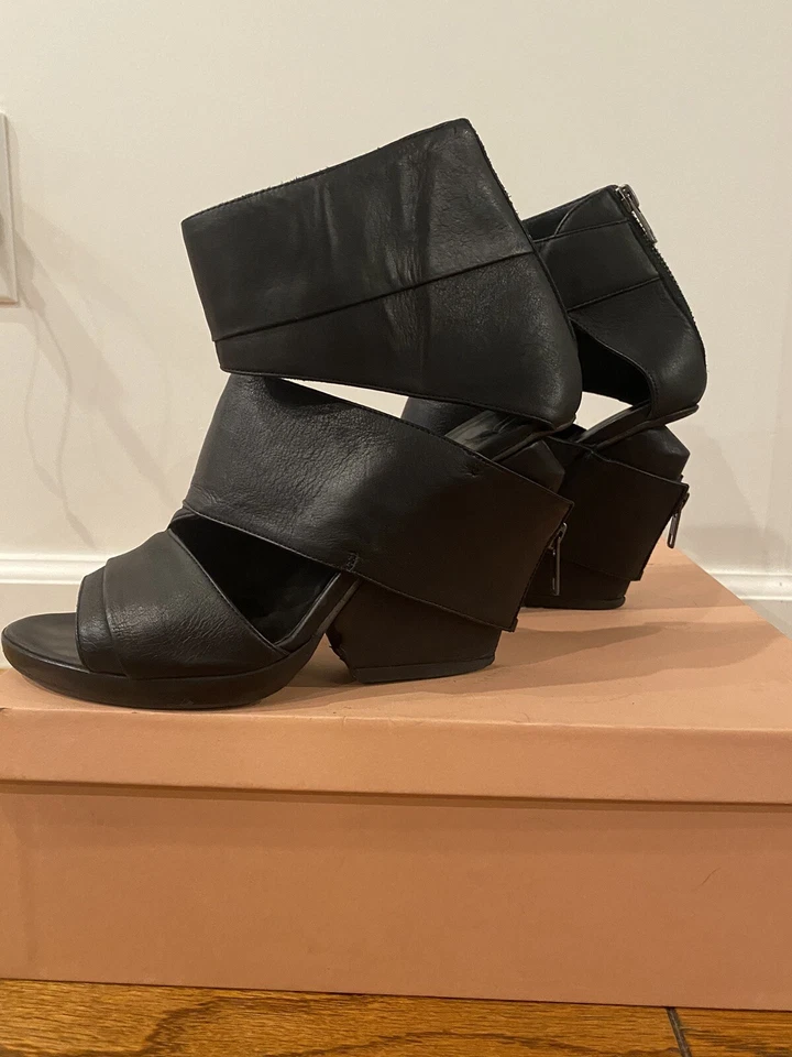 LD TUTTLE Peekaboo Cremalleras Recortadas Cuña Tobillo Vendaje Botas Talla 38.5/US 8 Negro Foto 3 de 4