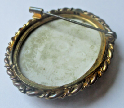Ancienne Broche en métal Emaillé Femme à l'Antique XIXème