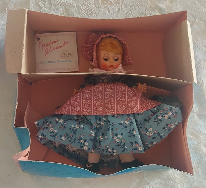 Vintage 1988 Madame Alexander Sulky Sue Doll Sleepy Eyes #445 - box has damage