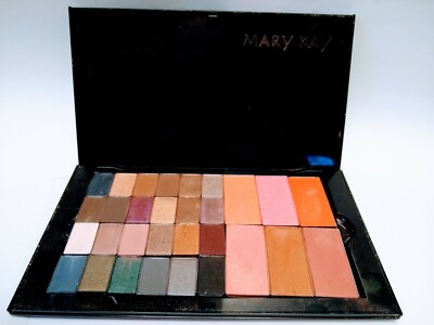 Mary Kay -  24 Chromafusion Eye Shadows And 6 Blush in Pro Palette, New