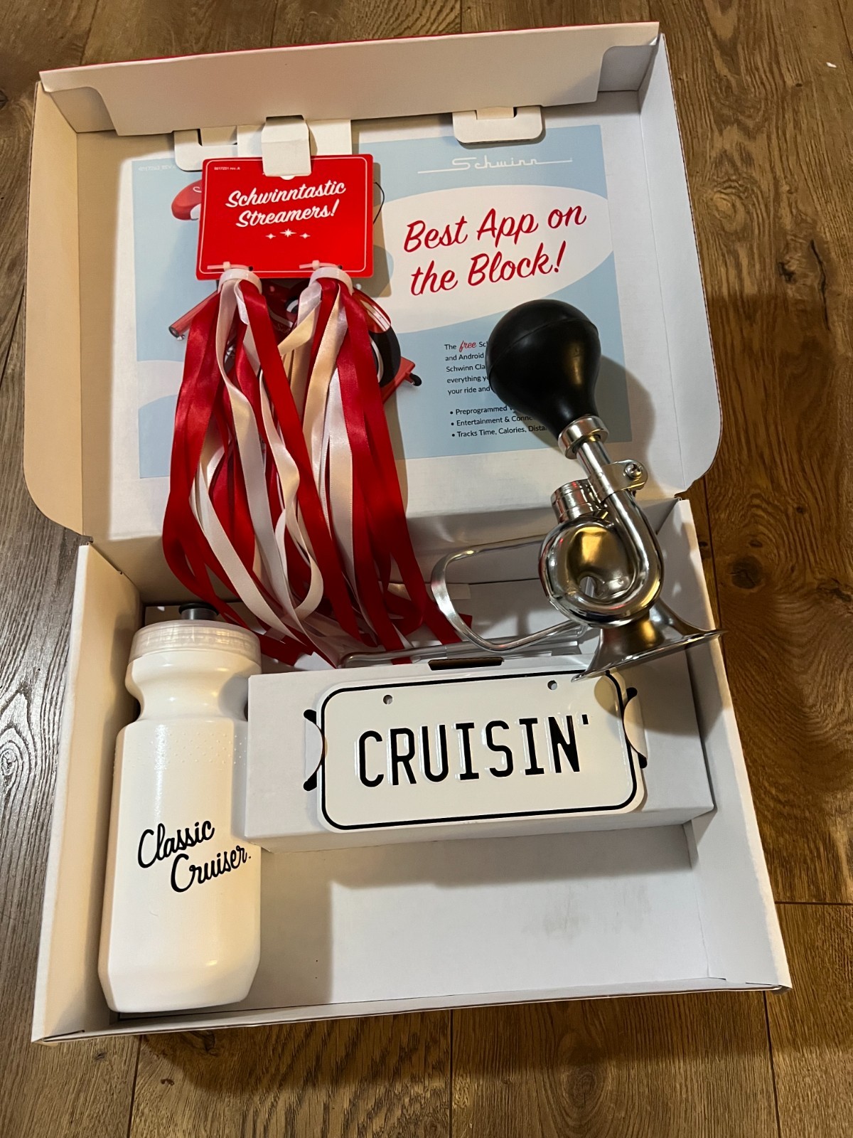 Schwinn Classic Cruiser Accessory Kit &ndash;lnspired Bicycle Ad