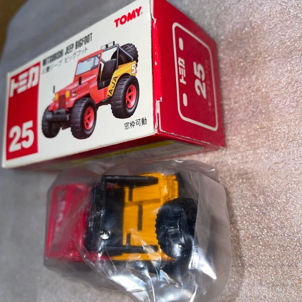 Figura TAKARA TOMY Tomica Mitsubishi Jeep Bigfoot sin usar Foto 3 de 4