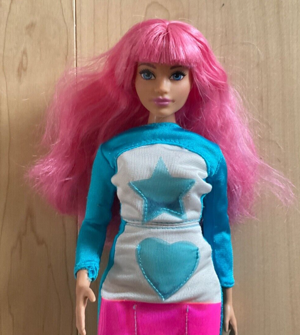 Pink hair curvy Barbie Dreamhouse Adventures Daisy Doll, shapes outfit