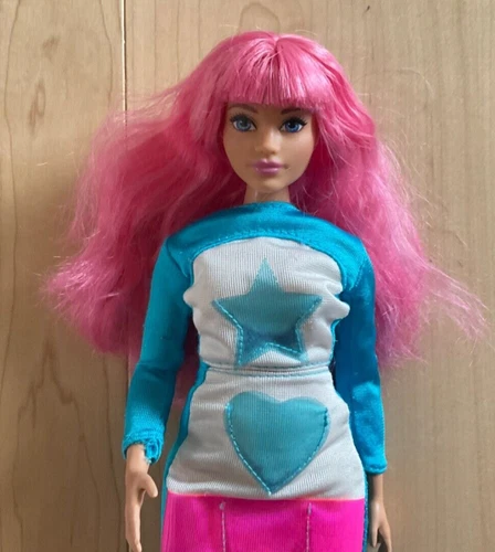 Rosa Haare kurvige Barbie Dreamhouse Adventures Daisy Puppe, Formen Outfit