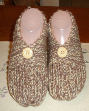 HAND KNITTED WOMAN/MEN SLIPPERS "CUTE" SIZE MEDIUM 7- 9 w/ONE BUTTON NEW