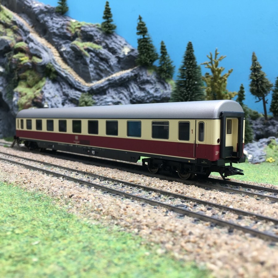 Voiture CL1 Avümz 111 DB Marklin 43863 pour train miniature HO 1/87