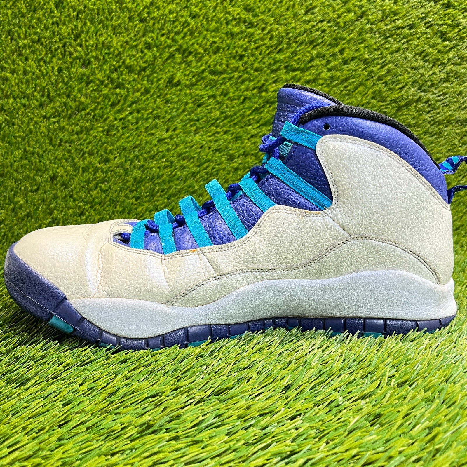 Nike Air Jordan 10 Retro Charlotte Mens Size 12 White Basketball Shoes Sneakers thumbnail 3