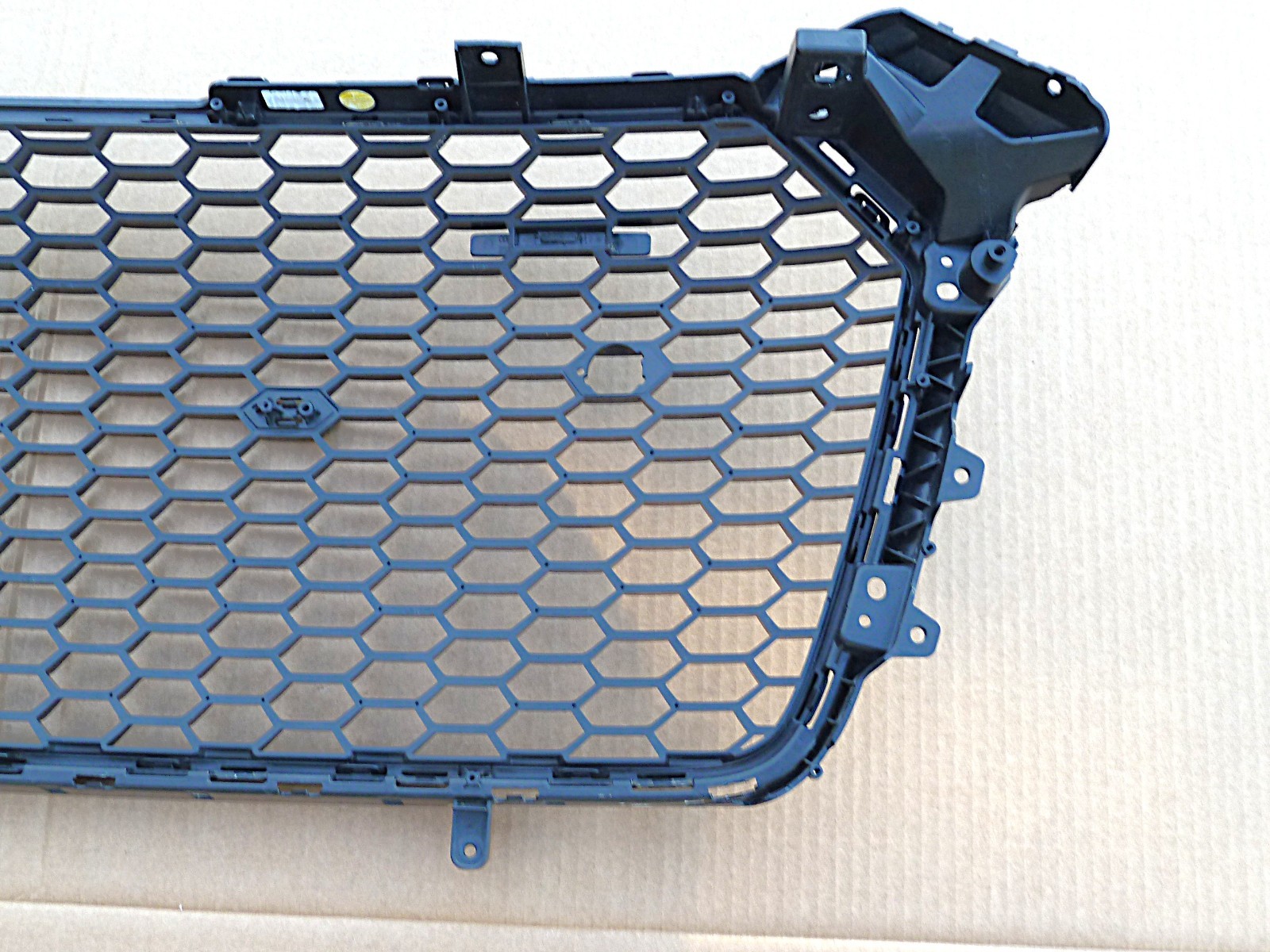 2017-23 AUDI R8 SPYDER 4S3 4S9 4SR FRONT BUMPER RADIATOR GRILLE USED DAMAGED OEM