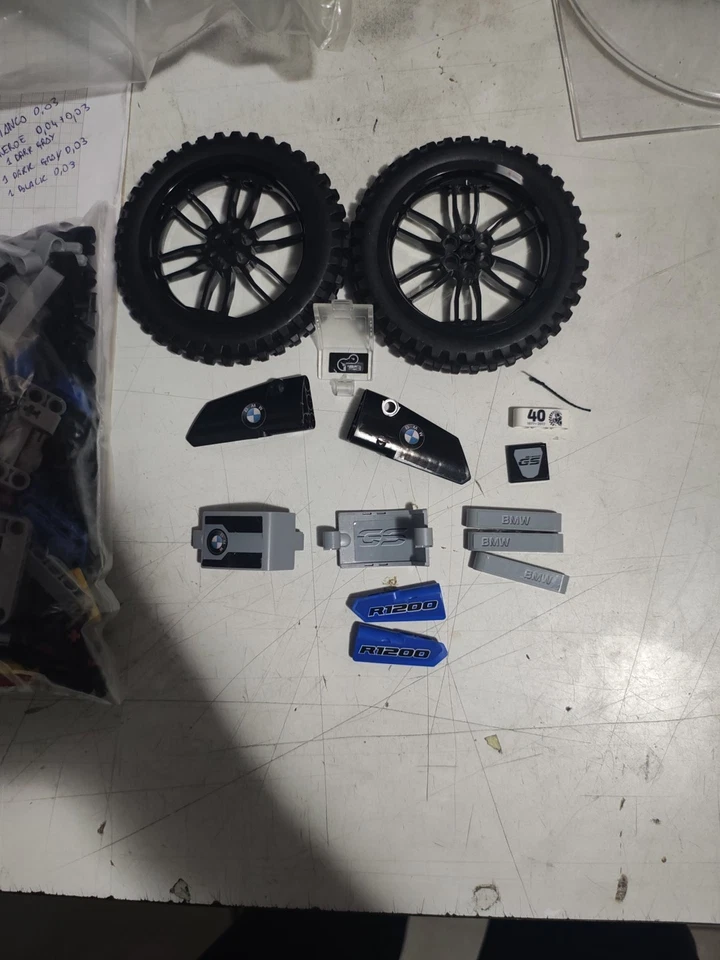 LEGO 42063, foto 2 di 2
