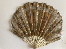 Éventail Plié Ancien  Forme Ballon