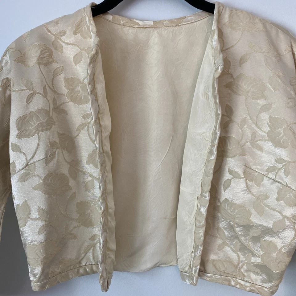Chaqueta de vestir recortada bordada de seda crema vintage para mujer boda pequeña A-402 Foto 3 de 4