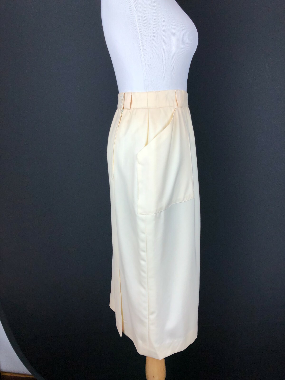 Vintage 1980s Escada Size 38/US 8 Midi Skirt Crea… - image 3