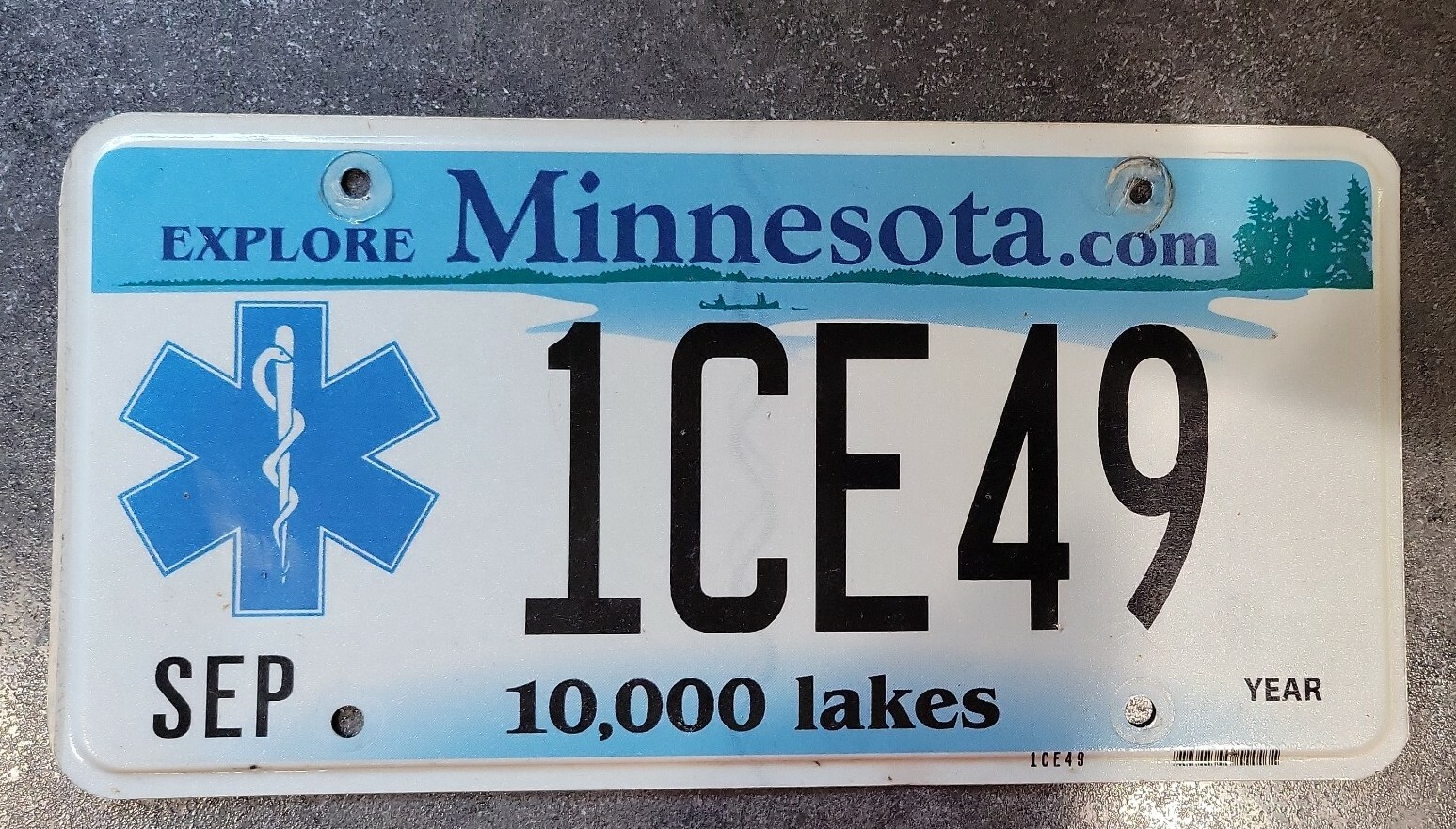 Minnesota EMT EMS PARAMEDIC Collectors License Plate MN (Expired) (1 of