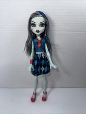 Muñeca Monster High Frankie Stein Basic Budget Corbata Roja