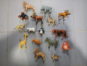 Lot Of 16 Large Plastic Zoo Animals