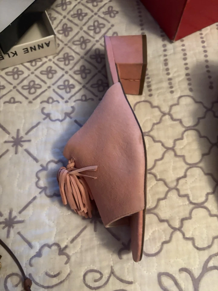 Toboganes de gamuza rosa Anne Klein con borla 10. Nuevo en caja Foto 2 de 4