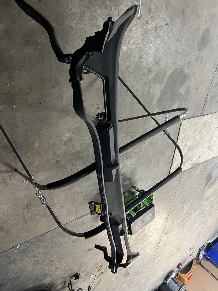 Капот лобового стекла 2023 Ram Promaster 3500 - Изображение 2 из 3