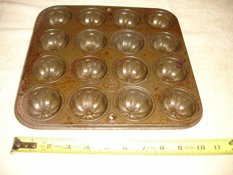 2 Antique ECKO Fluted Muffin Tin Baking Pans