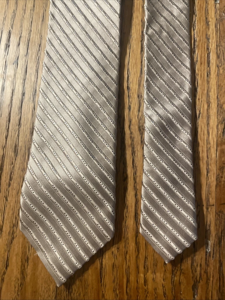 Corbata ajustada de seda a rayas acanaladas beige brillante Michael Kors usada en excelente estado para hombre Foto 4 de 4