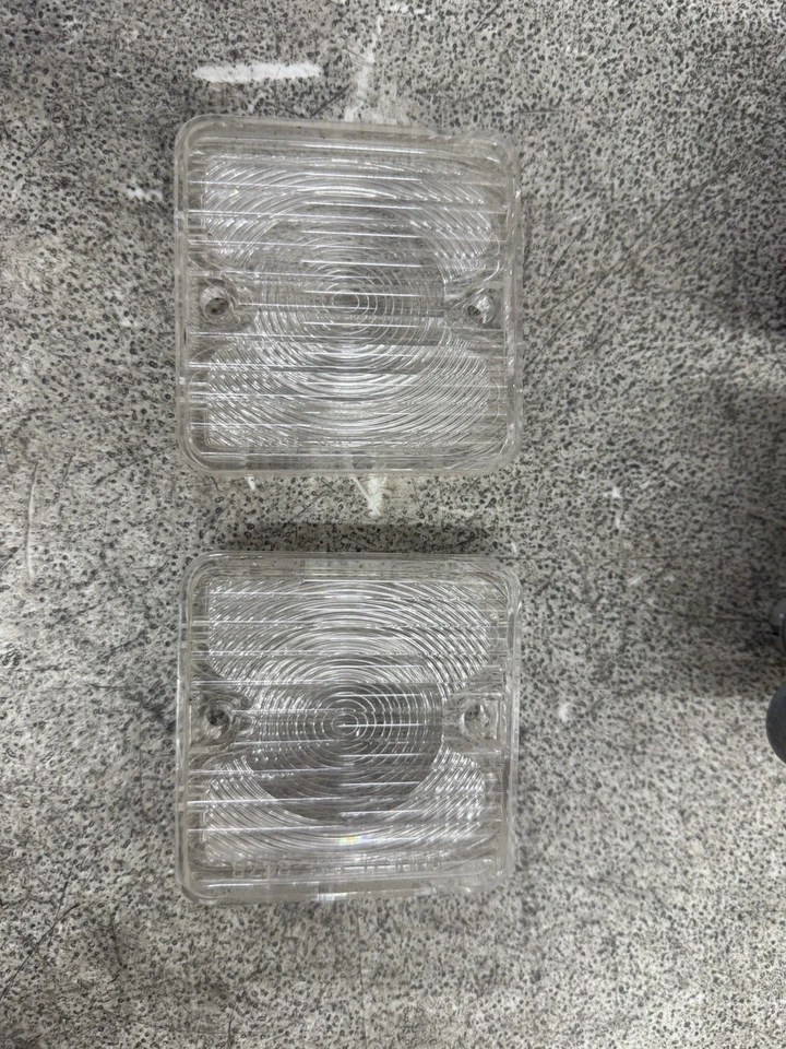 67-72 Suburban 备用灯外壳和 Nos Bullseye 镜片 1967 - 1972 雪佛兰和吉姆西 — 第 4/4 张图片