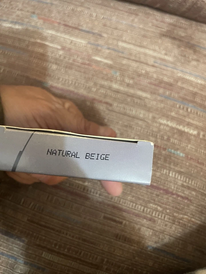 Avon Clear Finish Great Complexion Pressed Powder Acne Treatment 11.3g Natural B - Image 2 of 3