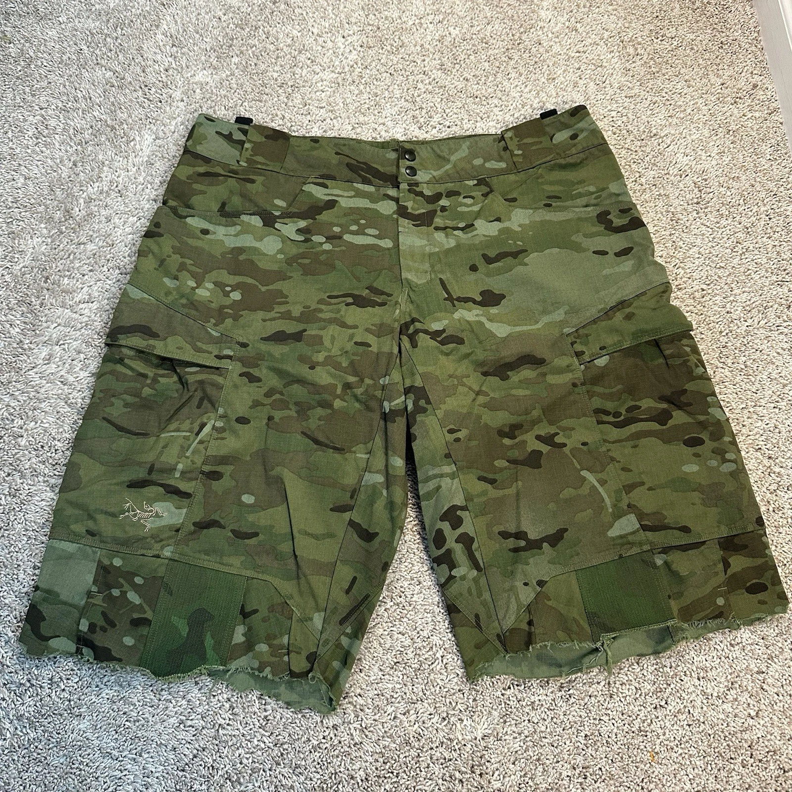 Arc’teryx Multicam Tactical Cargo Shorts Mens 36 Cut Off Hiking
Opens in a new window or tab