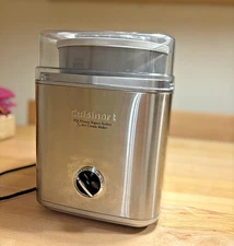 Cuisinart 2Q Frozen Yogurt Sorbet & Ice Cream Maker (ICE-30BCP1) - Silver