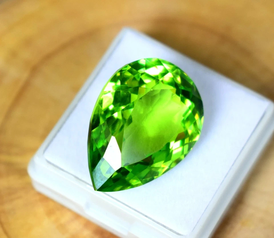 Impresionante piedra preciosa suelta facetada de 20-22 quilates corte pera de peridoto verde certificada por EGL Foto 3 de 4
