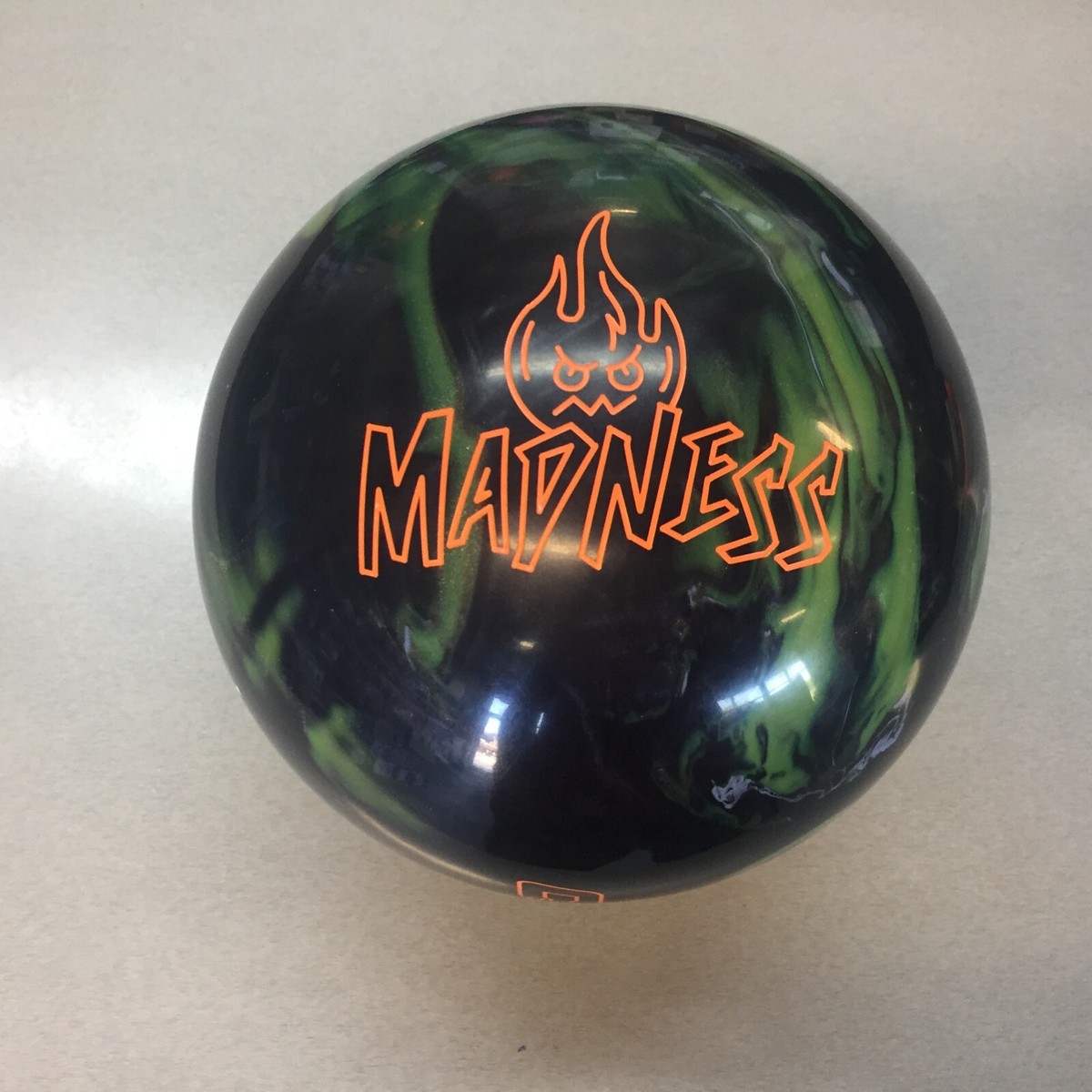 新品未使用　COLUMBIA 300 PURE MADNESS 15ポンド Columbia 300 Pure Madness Bowling Ball + FREE SHIPPING