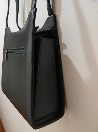 As new, structured black G brand vegan leather satchel handbag - Picture 3 of 7