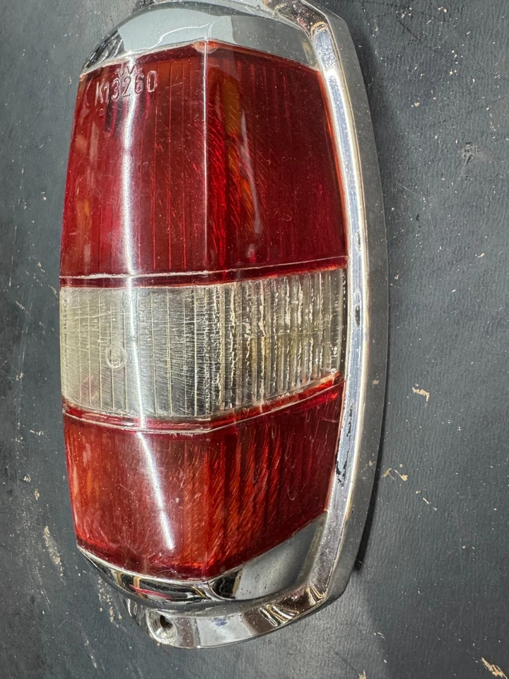 MERCEDES BENZ 190 SL / LANTERNA TRASEIRA / 1960-61-1962 - Imagem 3 de 4