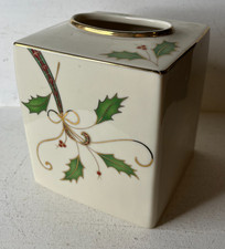 NWT Lenox Tissue Holder Holiday Nouveau Ceramic Holly Berries Ribbon No Box