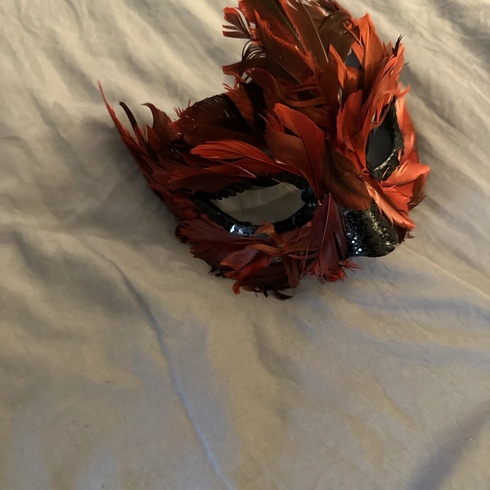 Masquerade red feather mask - Image 2 of 4