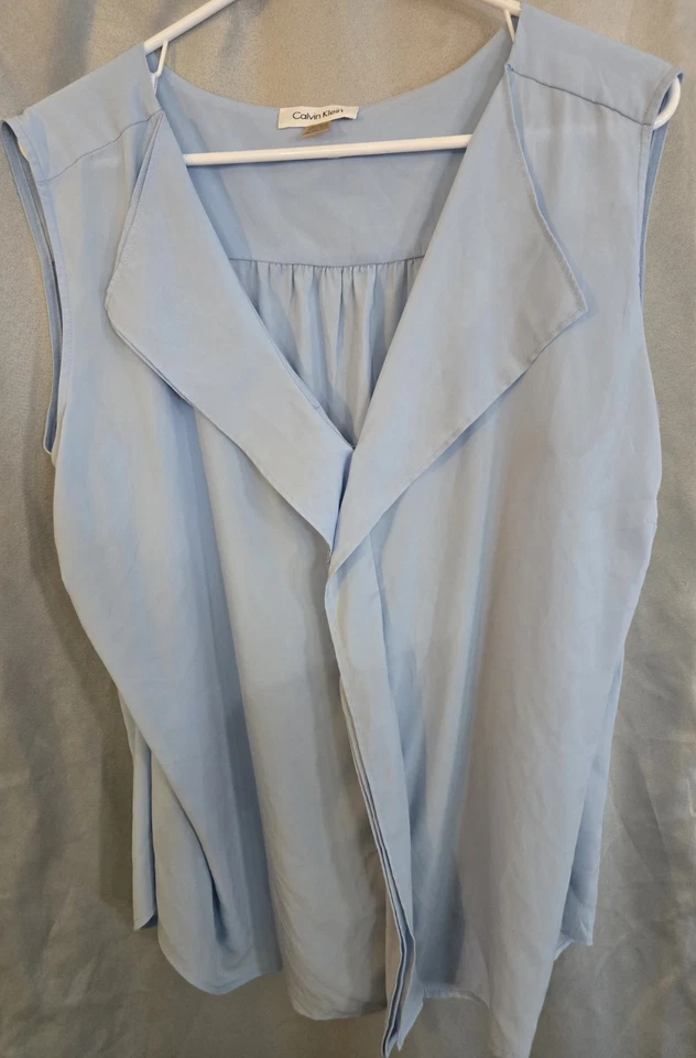 Top sin mangas Calvin Klein recogido cuello en V azul talla Ps 3x Foto 3 de 4