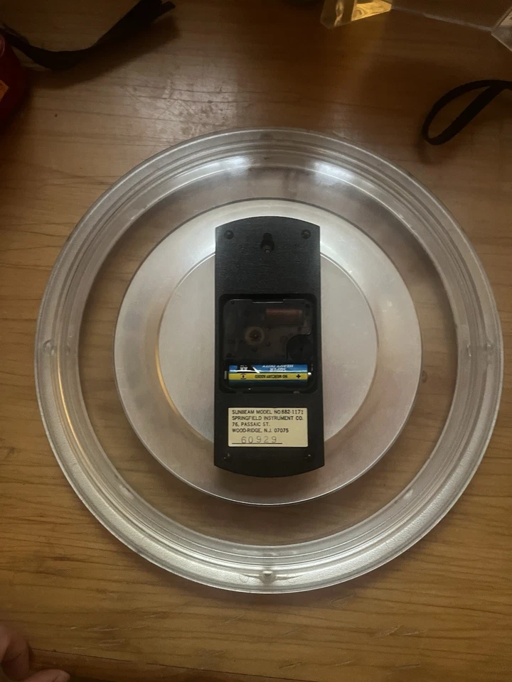 Reloj de Pared Sunbeam 12" Cuarzo Negro Dorado Vidrio Ver a Través Usado en Excelente Condición Años 80 Flotante Foto 4 de 4