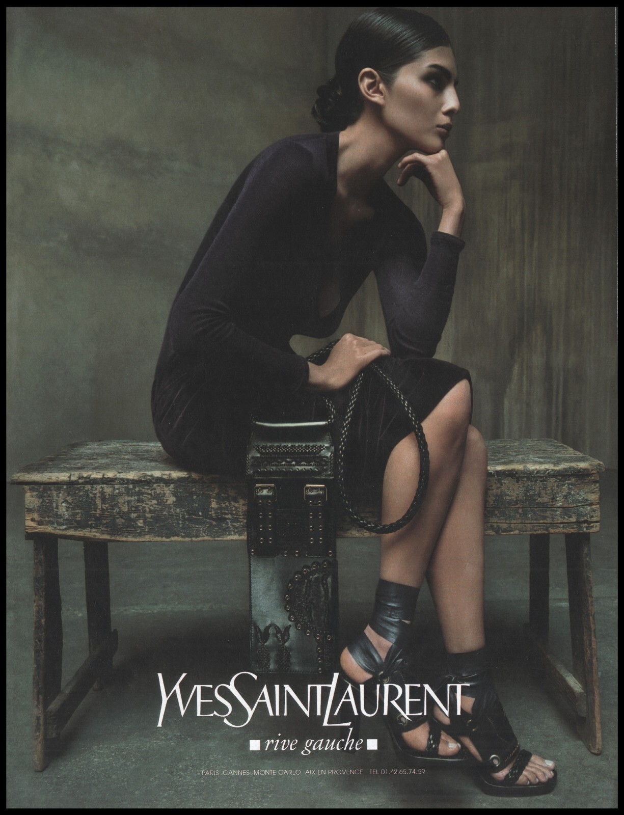 SAINT LAURENT Scarpe Tacchi Alti YSL Brune Stampa Rivista Pubblicità Donna Moda Gambe Lunghe 2001 1pg