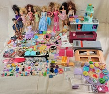 Huge Vintage Barbie 1999 2001 Home Kitchen Accessories 12 Dolls Play Set Mattel