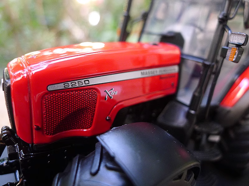 UH 1/32 - Massey Ferguson 8250 Xtra Diecast Scale Model Farm Tractor - Bild 9 von 24