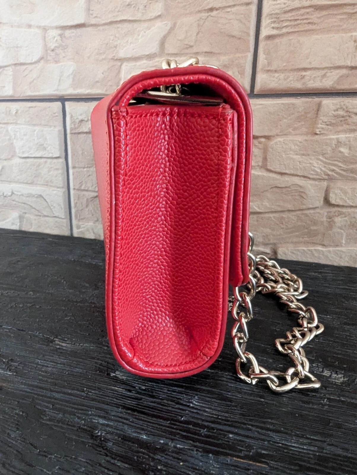 Borsa a tracolla Valentino Divina piccola rossa con tracolla a catena