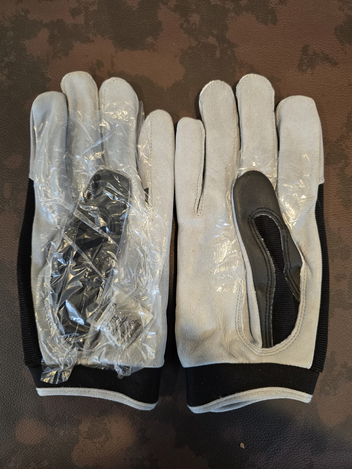 VINTAGE Reebok NFL EQUIPMENT Football Gloves Black and Grey SIZE L thumbnail 2