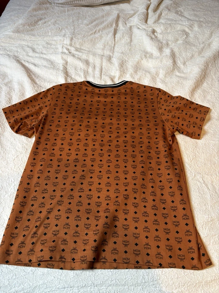 Camiseta MCM Coñac Monograma Logo (Talla S) Foto 2 de 3