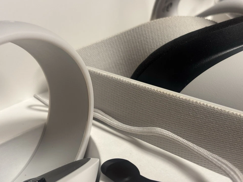 Nuevos auriculares Meta Oculus Quest 2 VR 256 GB con cargador y espaciador de gafas Foto 4 de 4