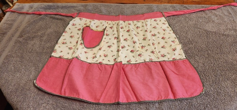 Vintage Handmade Pink White With Roses Apron Pocket Gray Rick Rack Pleated