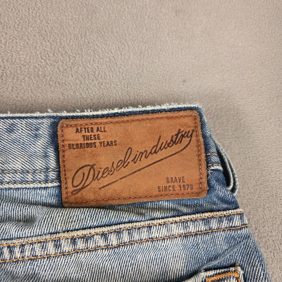 Jeans masculino Diesel Zathan 28x32 lavagem leve azul bootcut esmagado 008AR - Imagem 3 de 4