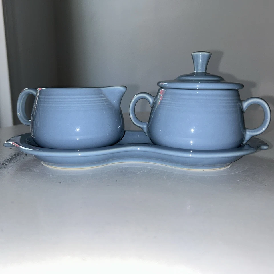 Fiesta Crema Tapa/Bandeja Azúcar Set Periwinkle Azul Retirado 4 piezas 10”Lx4.75”Wx4.25”H Foto 2 de 4