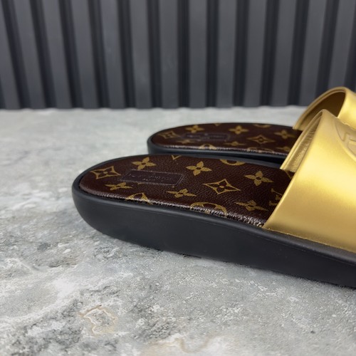 Muli Sunbath Louis Vuitton LV monogramma oro 8 US o 38 EUR - Foto 7 di 20