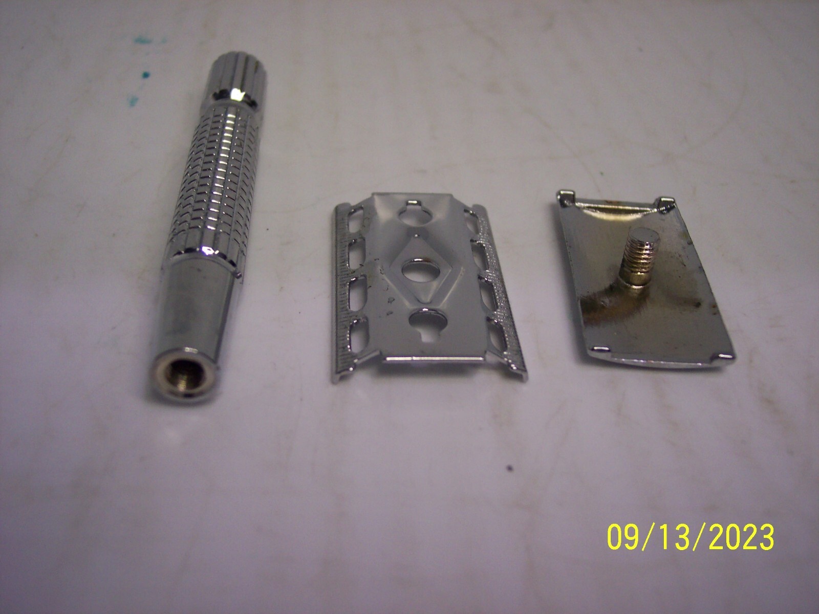 3 PIECE DOUBLE HEAD SAFETY RAZOR UNBRANDED