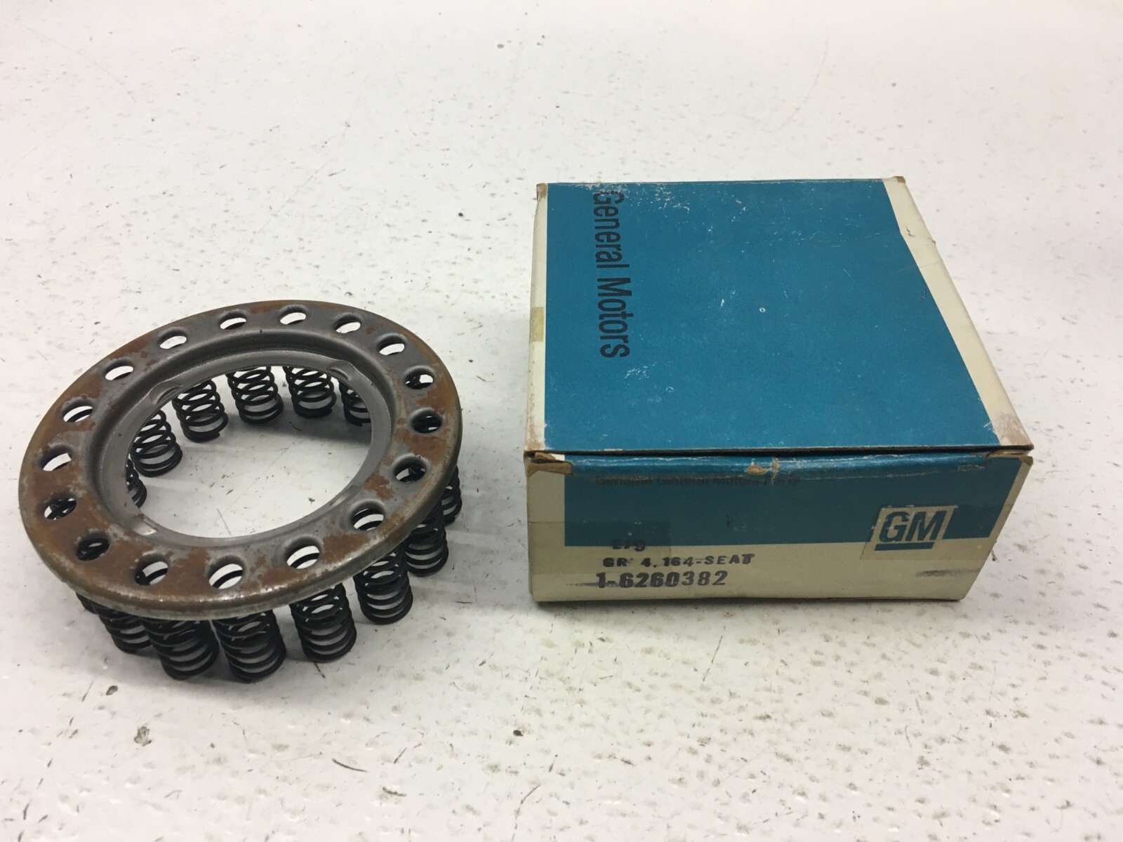 NOS 1969-1984 GM Transmission Clutch Seat w/ Springs 6260382 | eBay
