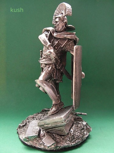 TIN 90mm SOLDIERS ROMAN CENTURION ATTACK ( 50 B.C.) - Picture 3 of 7