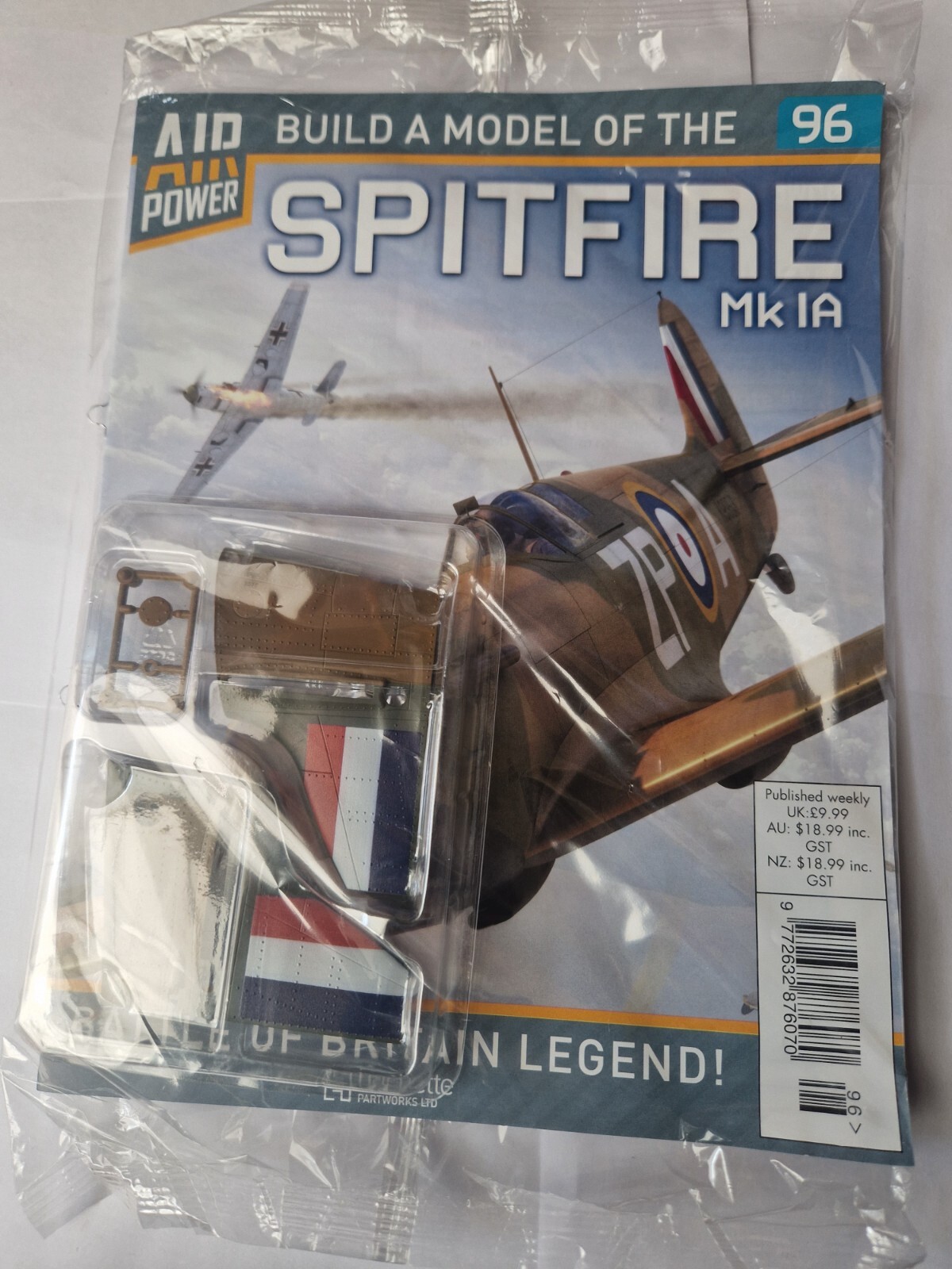 1/18 HACHETTE ISSUE 96 - BUILD A MODEL OF THE SPITFIRE MK 1A PLANE